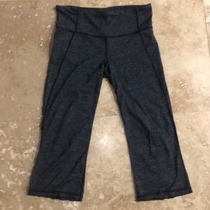 🍋Lululemon gray/Black crops🍋